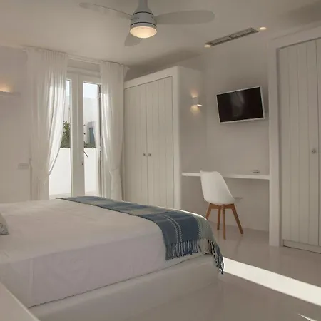 Paros Sleeps 16 Pool Air Con Villa